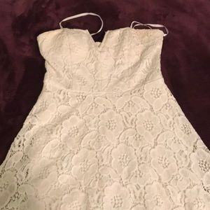 A lace white dress